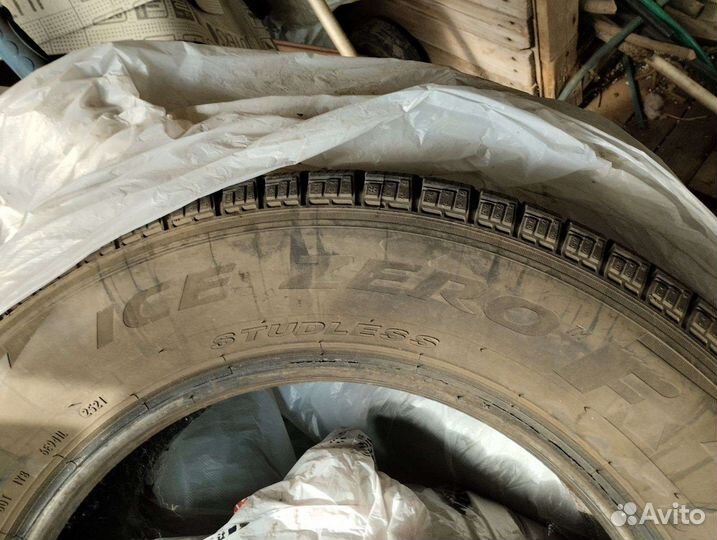 Pirelli Ice Zero 225/65 R17