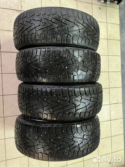 Pirelli Ice Zero 215/55 R17