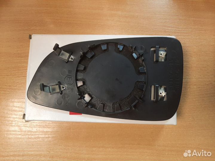 Стекло зеркала правого c подогревом Opel Astra 200