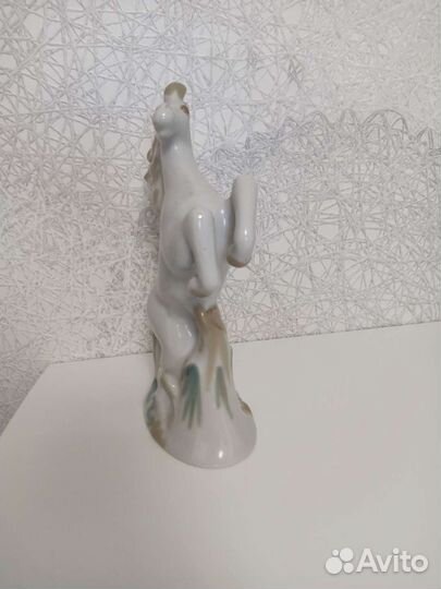 Фарфоровая статуэтка 