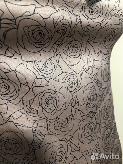 Платье розовое атласное