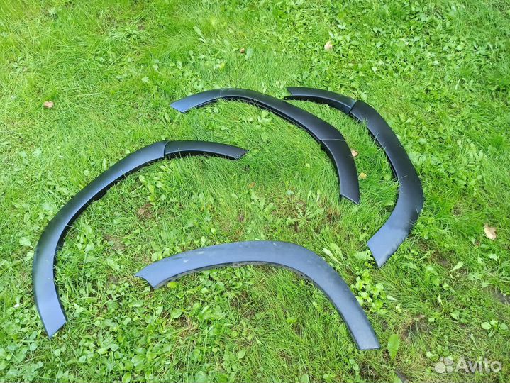 Накладки на крылья Рено Дастер 2016 год