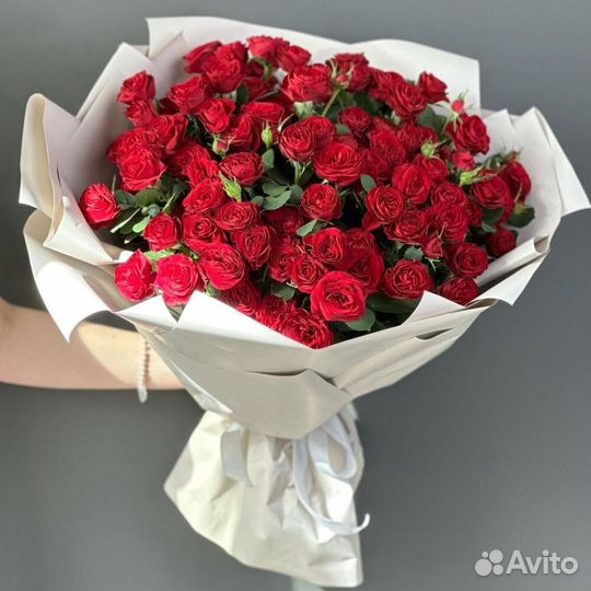 Красные кустовые розы Букет размер L