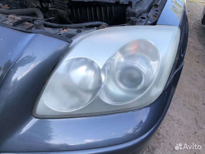 Фара передняя (комплект) Toyota Avensis 2 2005