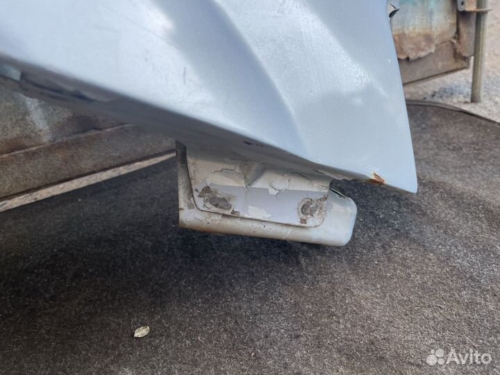 Переднее правое крыло на рено логан