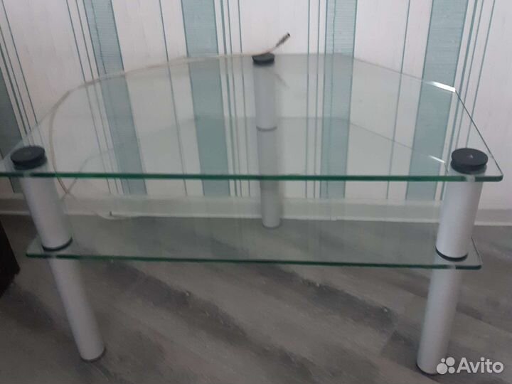 Тумбочка под телевизор стеклянная