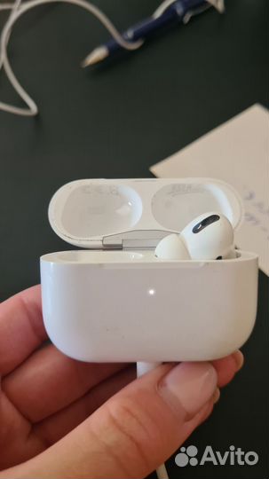 Наушники Apple AirPods Pro правый с кейсом