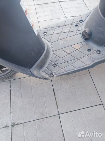 Suzuki lets 4 скутер