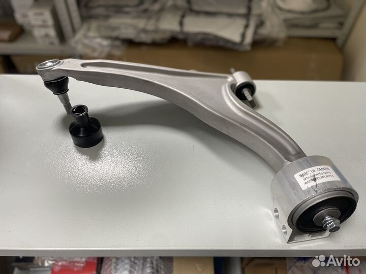 Рычаг нижний Правый для Cadillac SRX 2010-2016