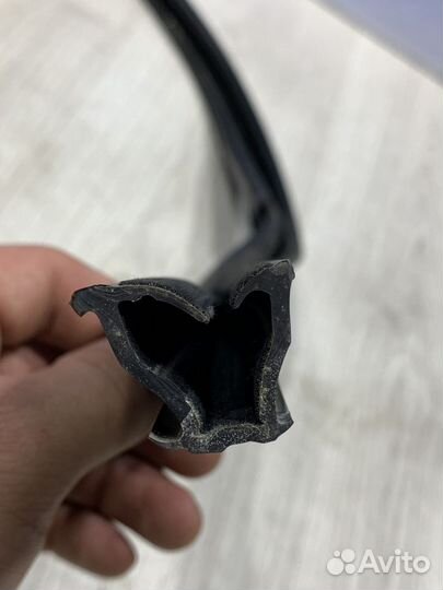 Уплотнитель перед проема стекла двери Renault sand