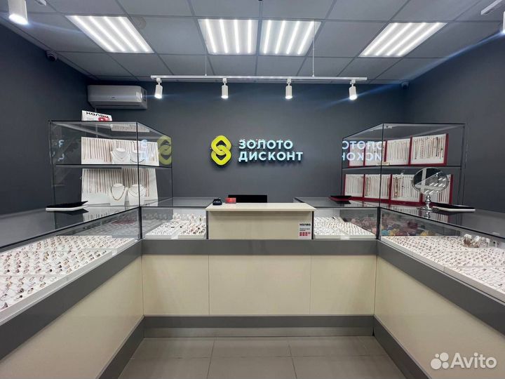 Золотая подвеска с бриллиантами и топаз