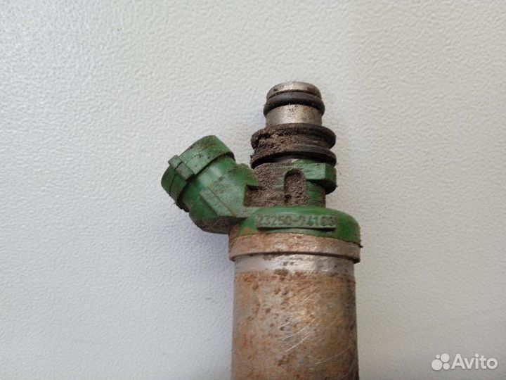 Форсунка топливная Toyota Rav4 XA10 2.0 1997