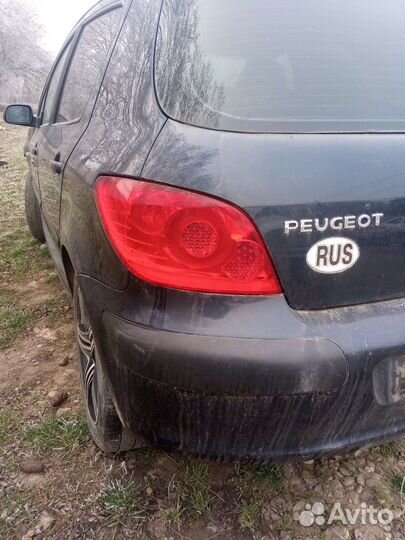 Крышка багажника Пежо 307