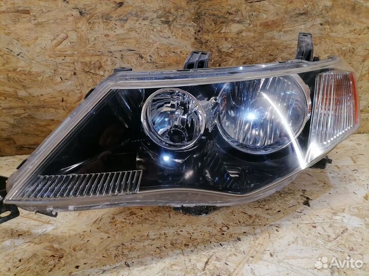 Комплект фар Mitsubishi Outlander XL дорест ксенон