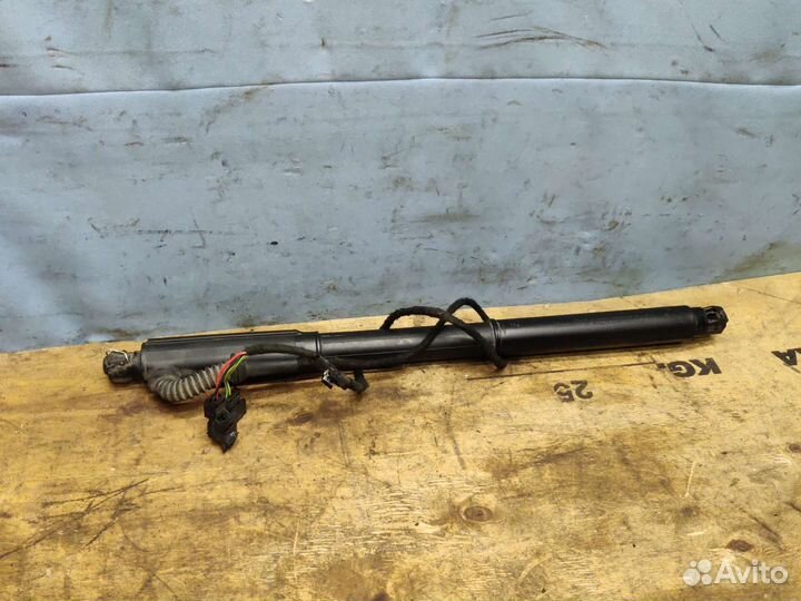 Амортизатор крышки багажника левый BMW X5 E70