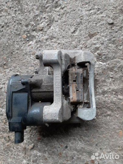 Суппорт задний левый Hyundai I40 2013