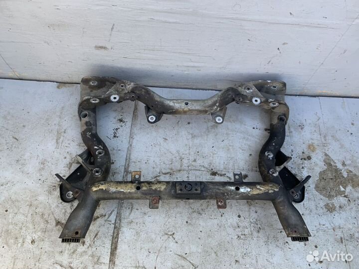 Балка подмоторная (подрамник) Mercedes W204 C