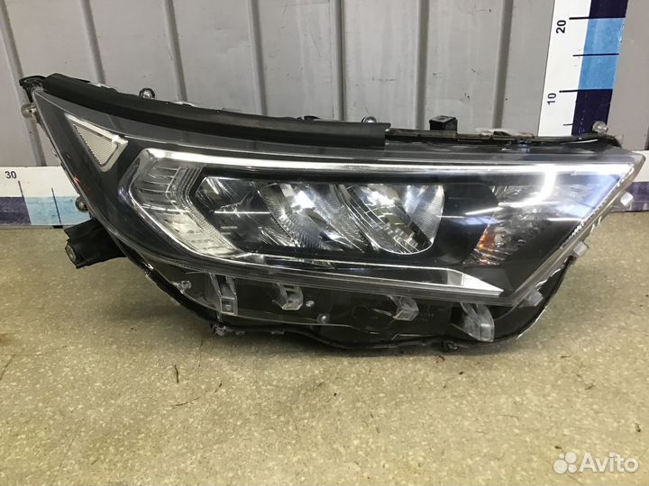 Фара правая Toyota RAV 4 2018
