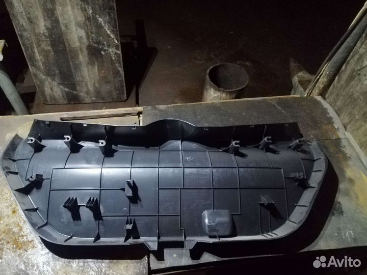 Обшивка крышка багажника Ниссан Тиида хэтчбек c11