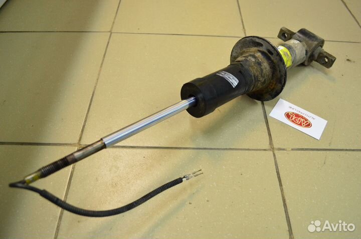 Передний амортизатор Cadillac Escalade 4 GMT K2