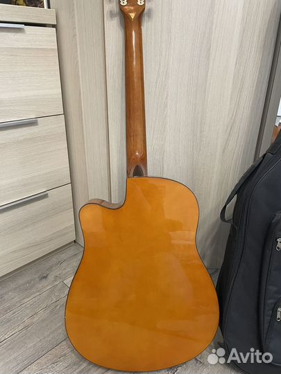 Акустическая гитара