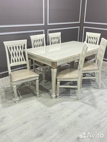 Новые стол и стулья