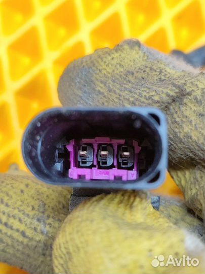 Датчик ускорения передний правый Audi A8 D3 4.2