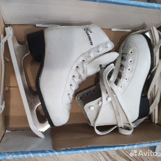 Коньки фигурные 28 и 29-32 р-р