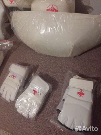 Шлем, перчатки, защита ног защита корпуса