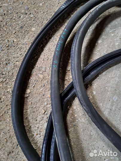 Уплотнитель двери BMW F01