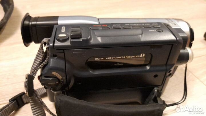 Видеокамера sony DCR-trv140e