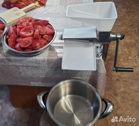 Соковыжималка для томатов и ягод новая