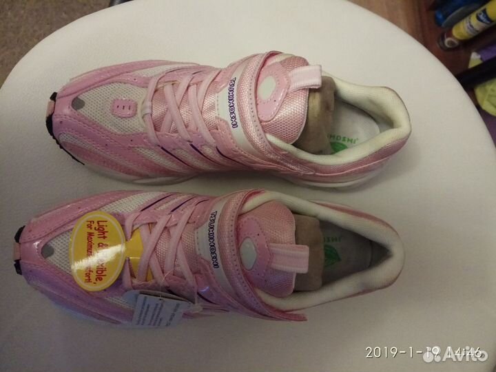 Новые кроссовки, 24 размер