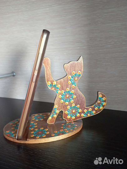 Подставка для телефона из дерева