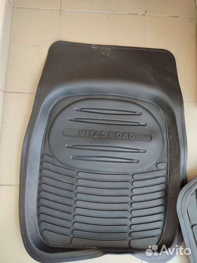 Автомобильные коврики резиновые универсальные