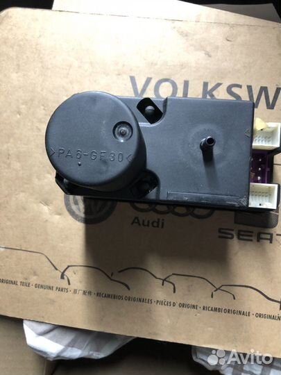 Компрессор центрального замка audi a6 c4