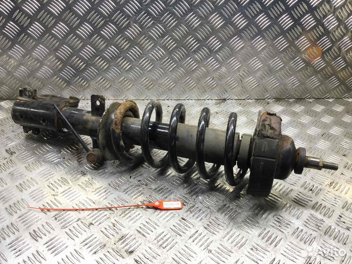 Стойка передняя правая Renault Trafic F9q760