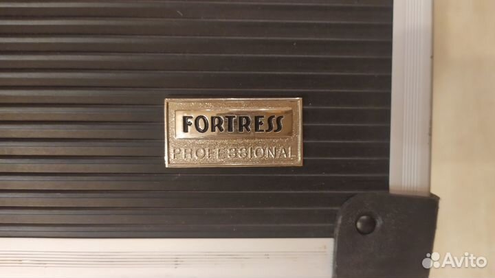 Чемодан для парикмахерских инструментов