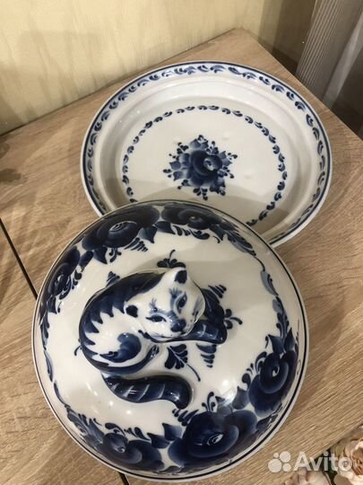 Гжель блюдо под горячее котофей