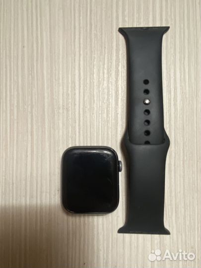 Часы apple watch se 2020 44 mm бу + ремешок