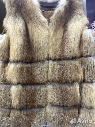 Меховой жилет из лисы