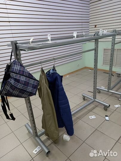 Вешалка для одежды напольная