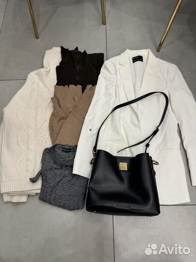 Вещи женские и сумка пакетом