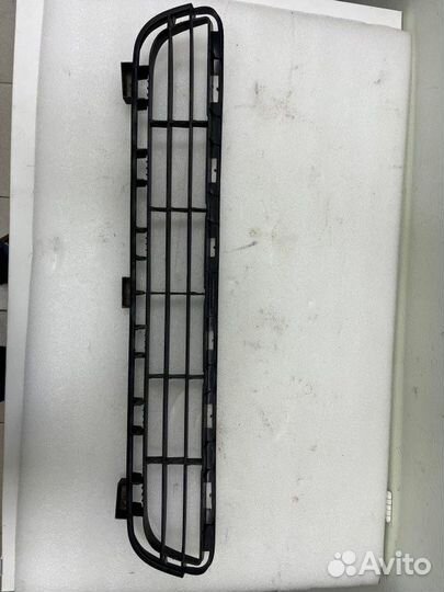 Решетка в бампер передняя Toyota Camry 2007