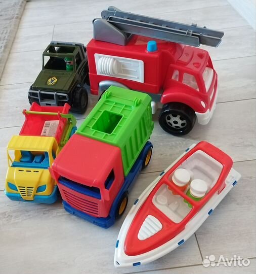 Игрушки для мальчика машины пакетом