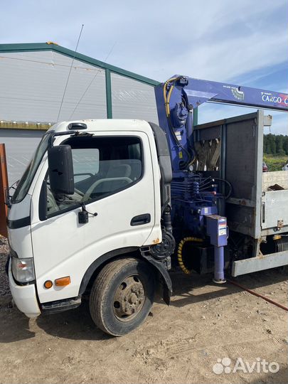 Hino 300 (Dutro) с КМУ, 2012