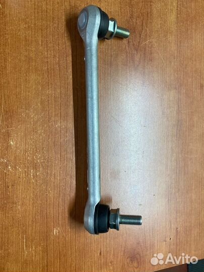 Стойка стабилизатора задн. левая M (Y51)