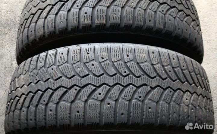 Bridgestone Blizzak Spike-01 215/60 R16