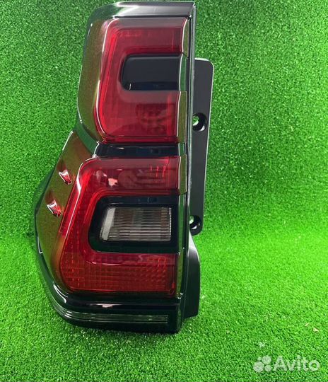 Фонарь левый задний Лэнд Крузер Прадо