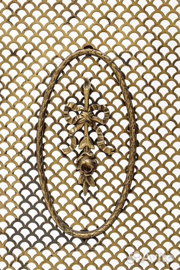 Декоративный защитный экран-решётка для камина